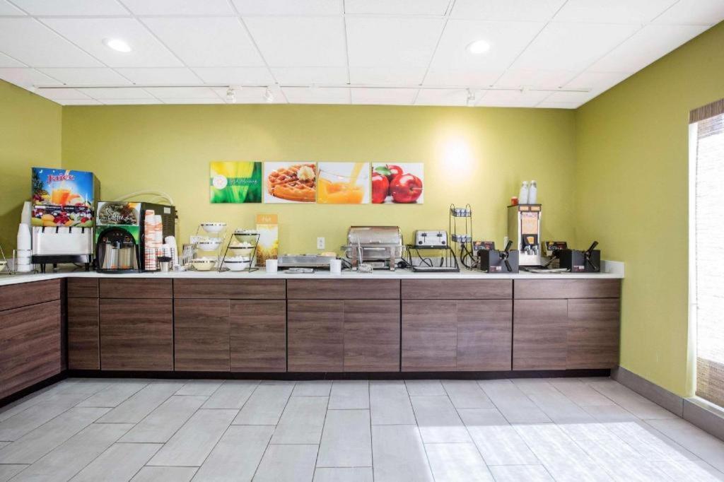 Quality Inn & Suites Arnold - St Louis 외부 사진
