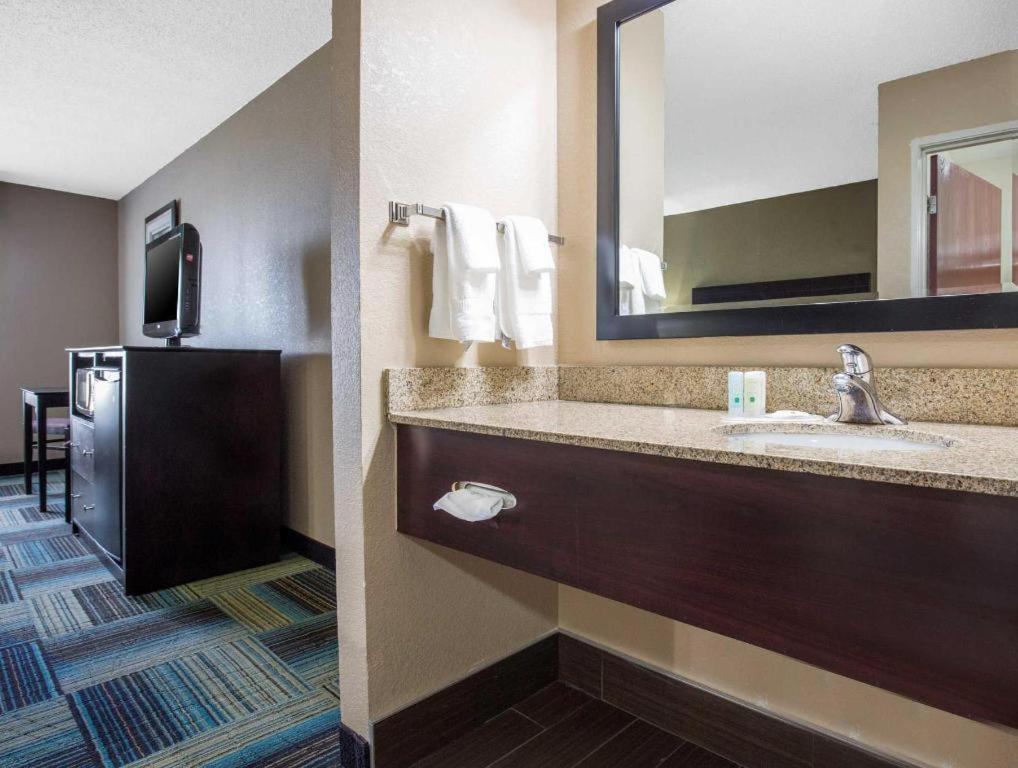 Quality Inn & Suites Arnold - St Louis 외부 사진