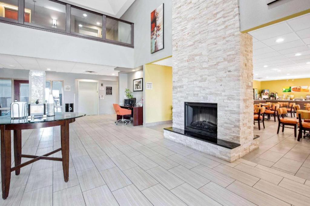 Quality Inn & Suites Arnold - St Louis 외부 사진